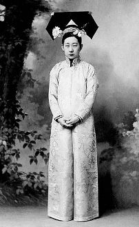 evolution qipao cheongsam dress Qing Dynasty Lady